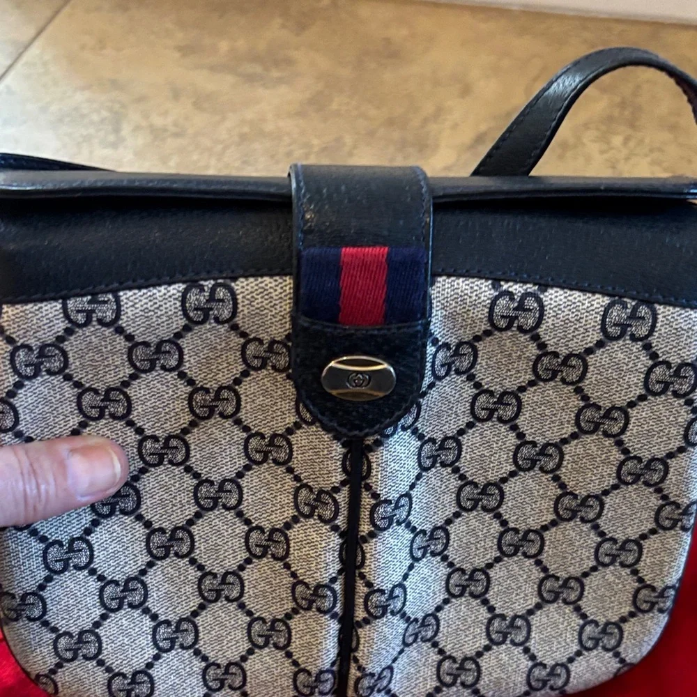 Vintage-Rare- Supreme Gucci Navy/Cream leather authentic Monogram Crossbody Bag - Picture 3 of 17